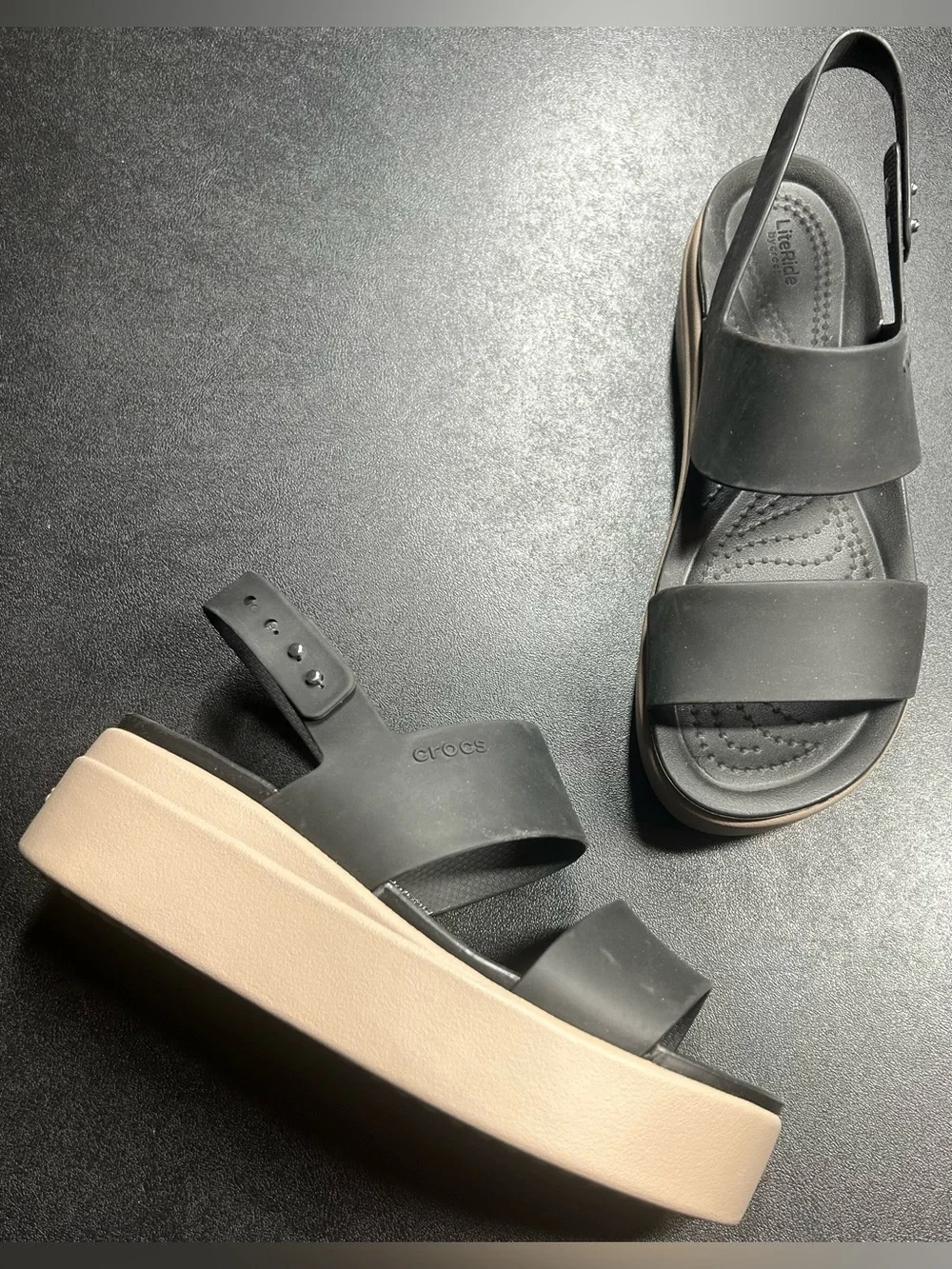 Crocs Size 6 Brooklyn Low Wedge Sandal